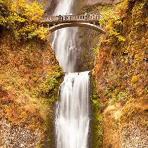 Multnomah Falls Waterfall Autumn, Fall Bridge Columbia River Gorge, Oregon, Pacific