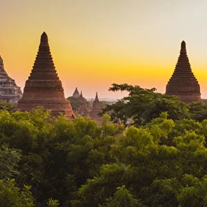 Myanmar. Bagan. Dawn over the plains of Bagan