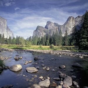 NA, USA, California, Yosemite NP, Valley view