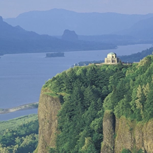 NA, USA, Oregon, Columbia River Gorge NSA View of Vista House from Chanticleer Point
