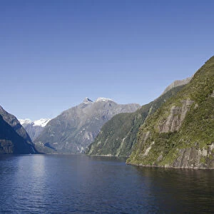 New Zealand, South Island, Fiordland National Park, Milford Sound aka Piopiotahi