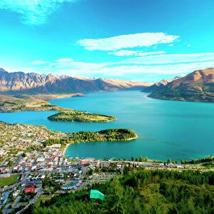 New Zealand, South Island, View towards Queenstown and Wakatipu Lake with the Formidable