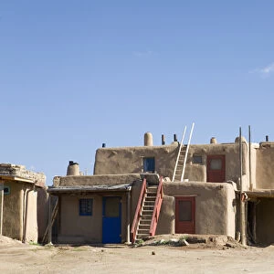 NM, New Mexico, Taos Pueblo, inhabited for 1000 years, Adobe homes