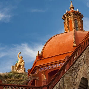 North America, Mexico, Guanajuato Looking up past a church roof top to the monument
