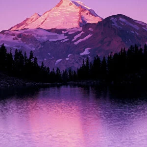 North America, USA, Washington, Mount Baker Wilderness. Mt. Baker, dawn at Iceberg Lake