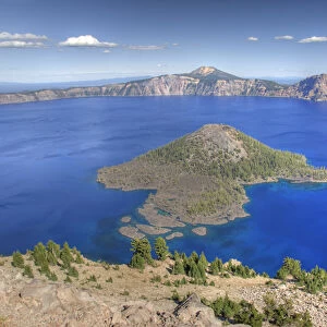 OR, Crater Lake National Park, Wizard Island and Crater Lake, view from The Watchman area