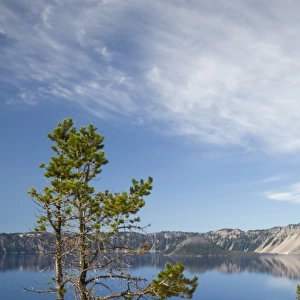 OR, Crater Lake National Park, Wizard Island and Crater Lake, view from the east