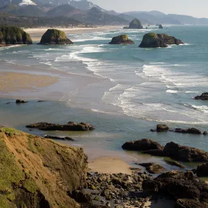 OR, Oregon Coast, Ecola State Park, view of Cannon Beach and Haystack Rock