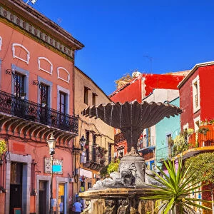 Plaza Del Baratillo, Baratillo Square, Fountain, colorful buildings, Guanajuato, Mexico