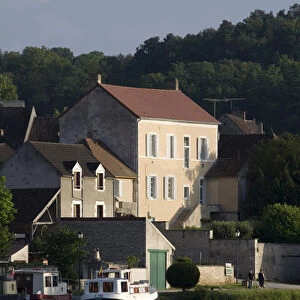 River Yonne, Mailly-le-Ville, Yonne, Nivernais, Burgundy, France