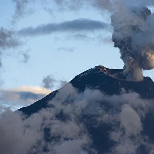 South America, Ecuador, Province Tungurahua, active volcano Tungurahua