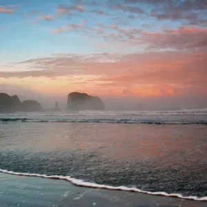 Sunrise; sea stacks; Bandon; Oregon; USA