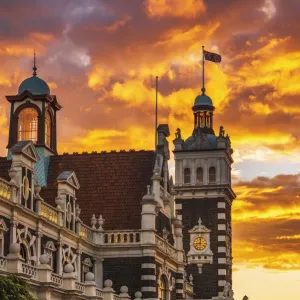 Sunset over the Dunedin Railway Station, Dunedin, South Island Sunset over the Dunedin Railway Station, Dunedin, South Island