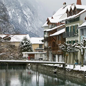 SWITZERLAND-Bern-INTERLAKEN: Town Buildings along Aare River / Winter