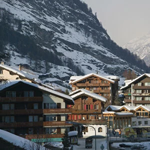 SWITZERLAND-Wallis / Valais-ZERMATT: Ski Chalets / Winter