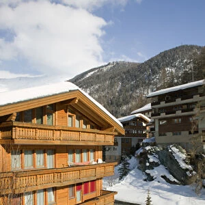 SWITZERLAND-Wallis / Valais-ZERMATT: Ski Lodge / Winter
