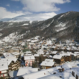 SWITZERLAND-Wallis / Valais-ZERMATT: Town View From the West / Daytime / Winter