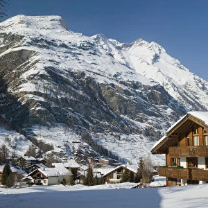 SWITZERLAND-Wallis / Valais-ZERMATT: Ski Chalet / Winter