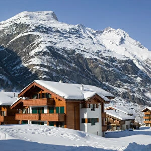 SWITZERLAND-Wallis / Valais-ZERMATT: Ski Chalet / Winter