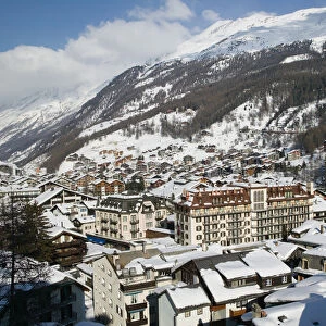 SWITZERLAND-Wallis / Valais-ZERMATT: Town View & Mont Cervin and Residence Hotel / Daytime