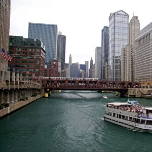 Tour boat on the Chicago River in Chicago, Illinois