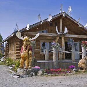 USA, Alaska, Kenai Peninsula, Soldotna. Hansens Wood Carvings store