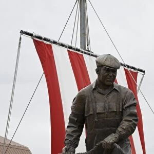 USA, Alaska, Petersburg. Bojer Wikan Fishermens Memorial sculpture and model