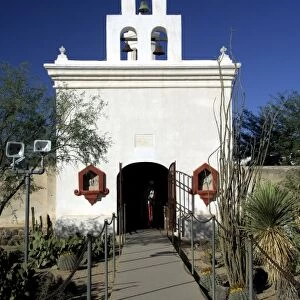 USA, Arizona, Tucson. Mission San Xavier del Bac (aka White Dove of the Desert)