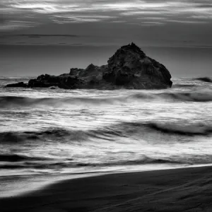 USA, California, Big Sur. Dusk at Pfeiffer Beach