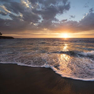USA, California, La Jolla. Sunset over beach