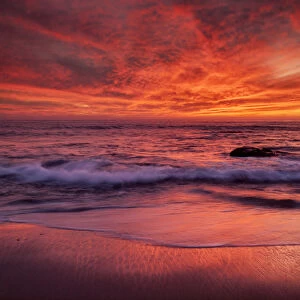 USA, California, La Jolla, Sunset at north end of Windansea Beach