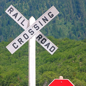 USA, California, railroad crossing warning sign