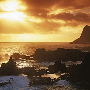 USA, Hawaii, Maui, Sunrise from Nakalele Point