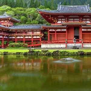 USA, Hawaii, Oahu, Kaneohe. Byodo-in Buddhist temple in Valley of the Temples Memorial