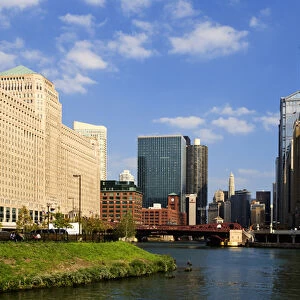 USA, Illinois, Chicago. View of Merchandise Mart in downtown