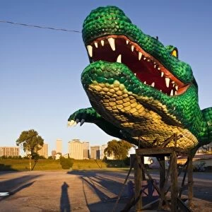 USA, Louisiana, New Orleans. Algiers, big aligator statue, morning