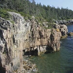 USA, Maine, Schoodic Peninsula. Ravens Nest cliffs, part of Acadia National