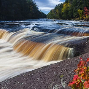USA, Michigan. Fall colors at Presque Isle River waterfall on the south shore of Lake