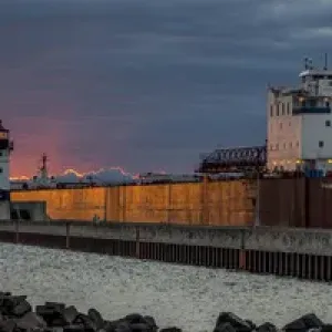 USA, Minnesota, Duluth, Lakewalk, Liftbridge