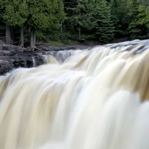 USA, Minnesota, Gooseberry Falls State Park, Upper Gooseberry Falls, Gooseberry River