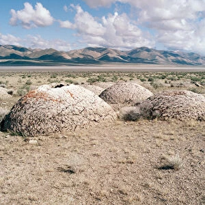 USA, Nevada. Tufa formations, made of calcium carbonate deposits, south of Gerlach