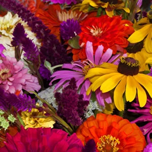 USA; North America; Georgia; Savannah; Bouquet of colorful flowers at market. (PR)