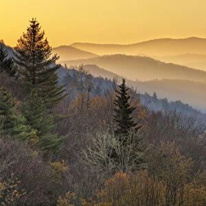 USA, North Carolina, Great Smoky Mountains National Park, Sunrise from the Oconaluftee