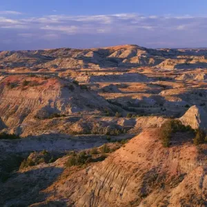 USA, North Dakota, Theodore Roosevelt National Park, Evening light defines eroded
