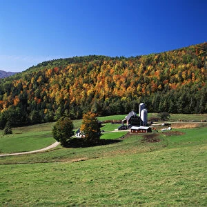 USA, Northeast Kingdom, Vermont, View of silo and autumn landscape