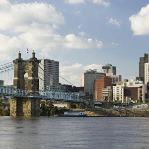 USA-Ohio-Cincinnati: City Skyline along the Ohio River / Late Afternoon