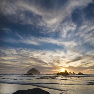 USA, Oregon, Bandon Beach. Face Rock and sea stacks at twilight