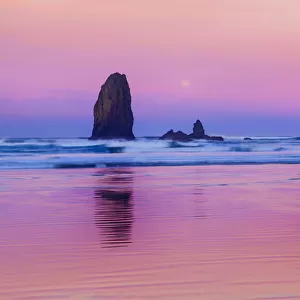 USA, Oregon, Bandon. Sunrise on beach sea stacks