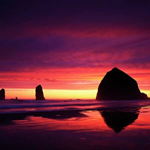 USA, Oregon, Oregon Coast, View of Haystack Rock on Cannon beach at sunset