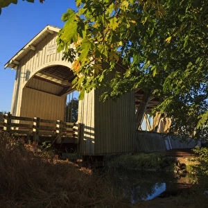 USA, Oregon, Scio, the Gilkey Bridge, covered bridge in early Autumn